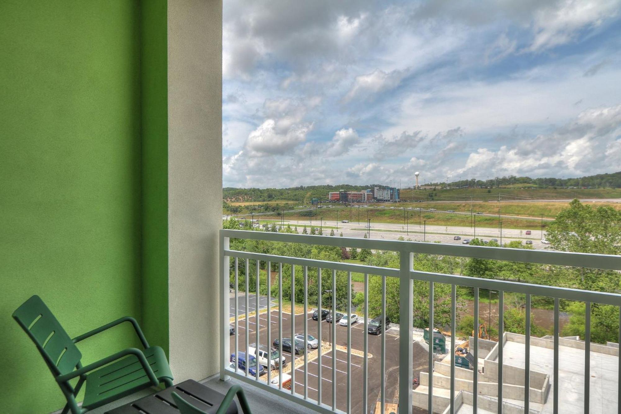 One-Bedroom Suite with Two Queen Beds and Sofa Bed - River View