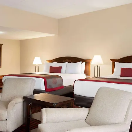 Ramada By Wyndham Pigeon Forge North-3